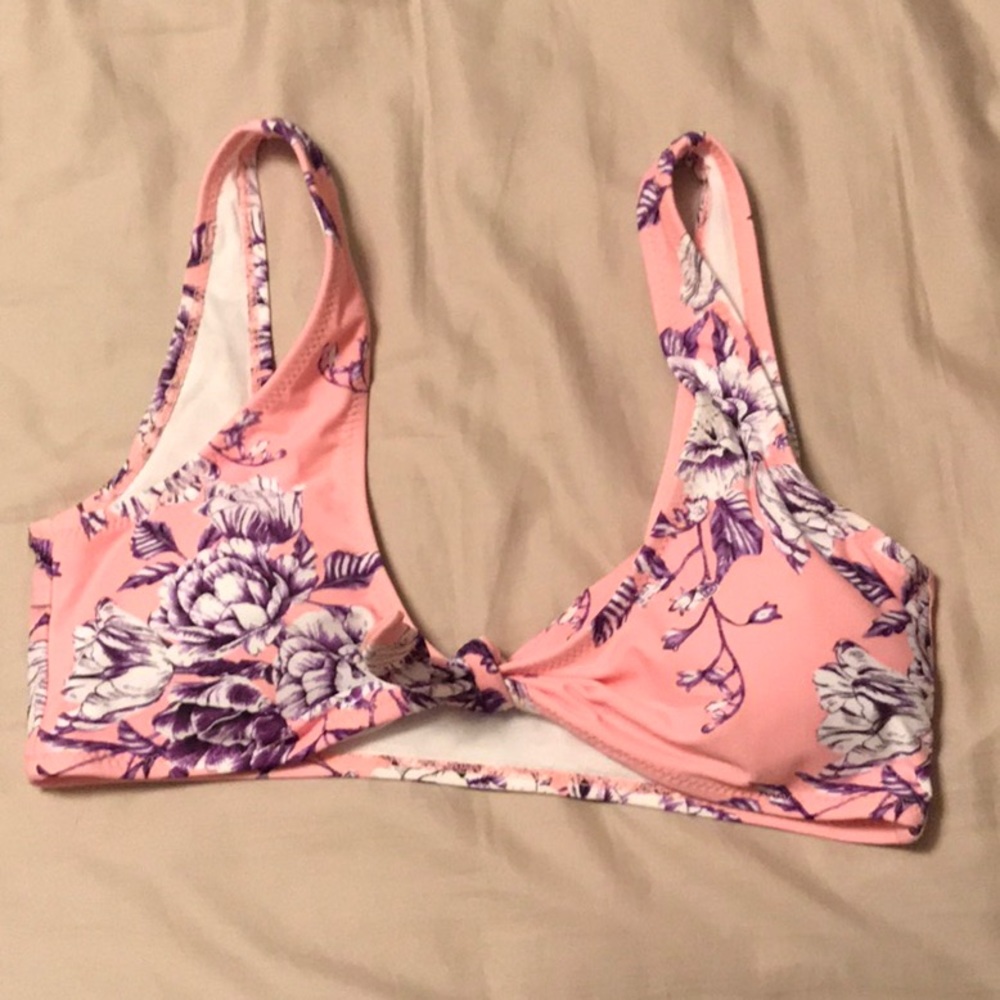 Never worn Pink floral cupshe bikini top